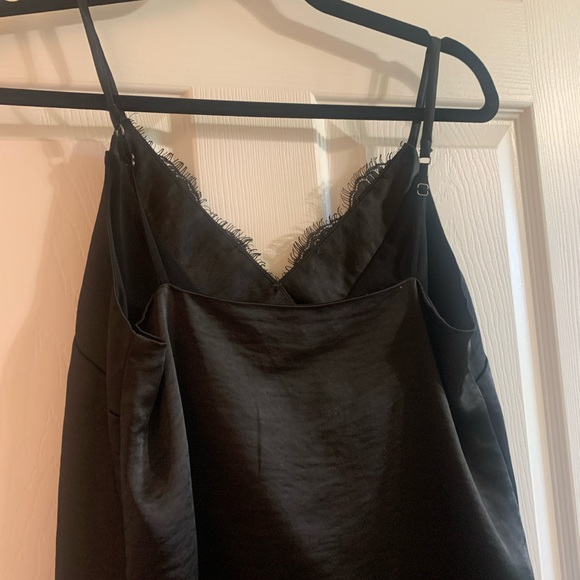 Skies are blue black silky tank top - Picture 4 of 5